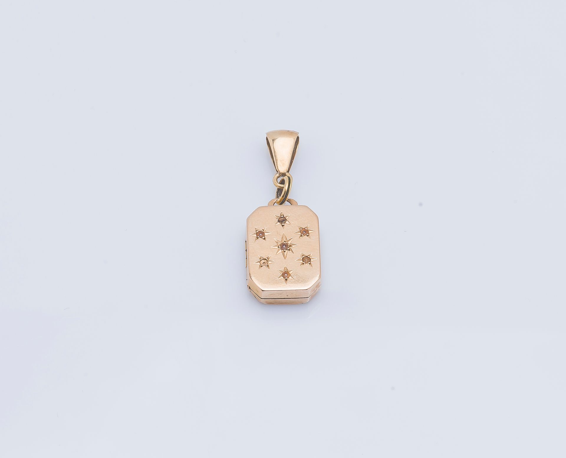 Null 18K yellow gold (750 ‰) souvenir pendant of rectangular shape with cut side&hellip;
