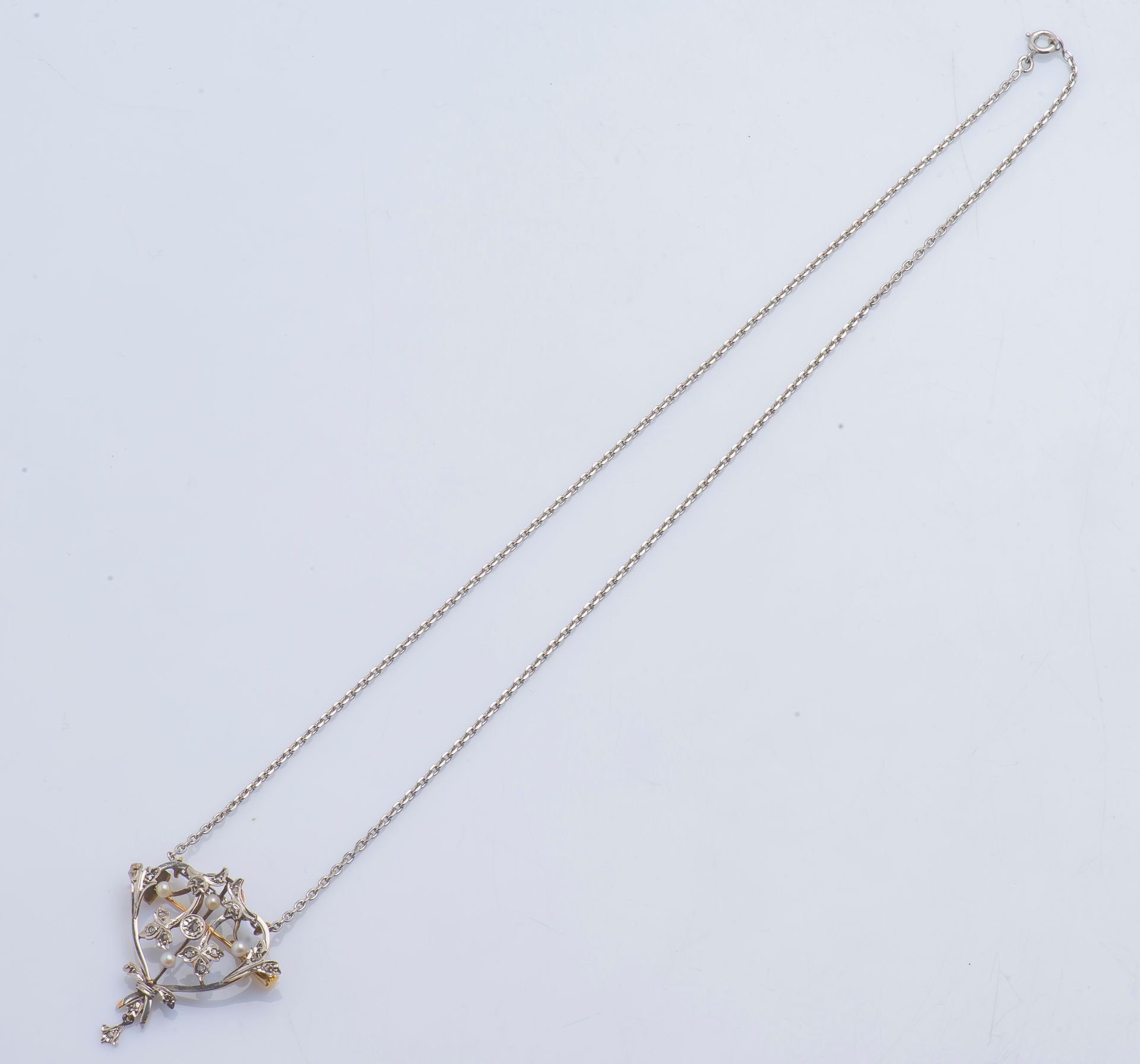 Null Collar formado por cadena en oro blanco de 18 quilates (750 ‰) y colgante c&hellip;