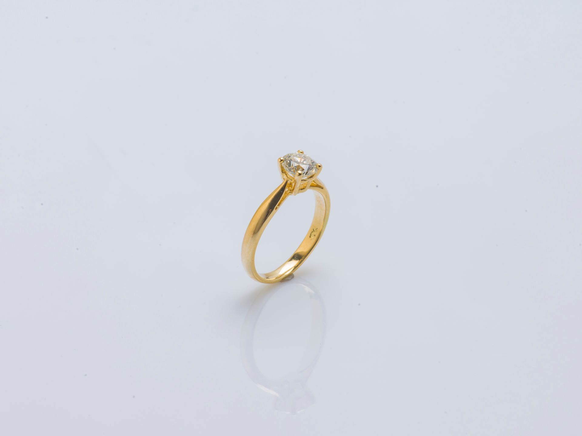 Null Bague solitaire en or jaune 18 carats (750 ‰) sertie d'un diamant taillé en&hellip;
