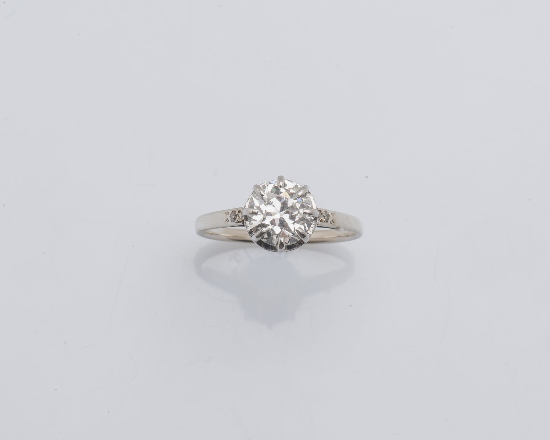 Null 18K（750‰）白金和铂金（850千分之一）单颗钻石戒指，用8个爪子镶嵌了一颗约1.50克拉的老式切割钻石。
手指尺寸 : 54/55。毛重 : 3&hellip;