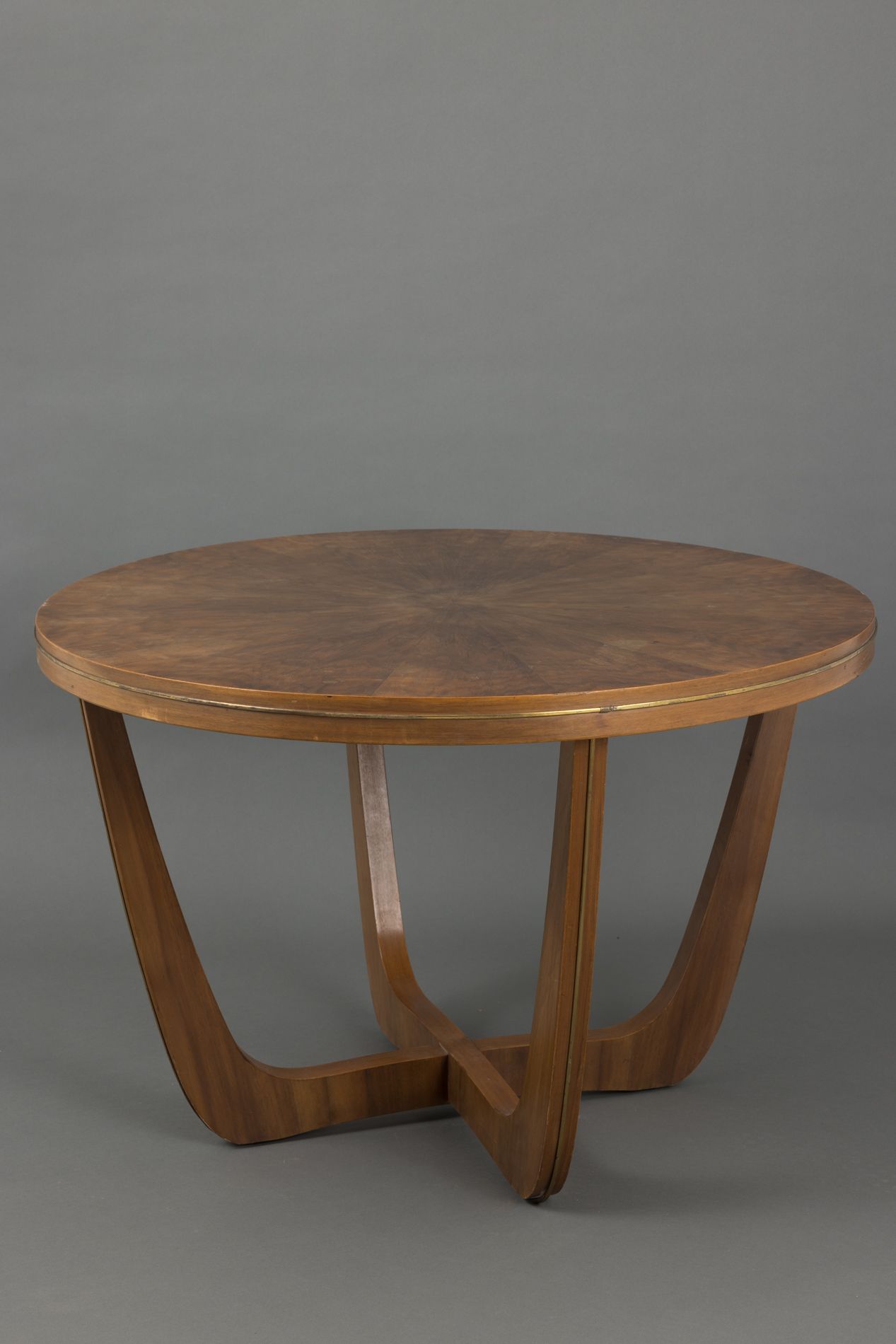 Null Table basse circulaire en bois de placage orné de filets de laiton sur le p&hellip;