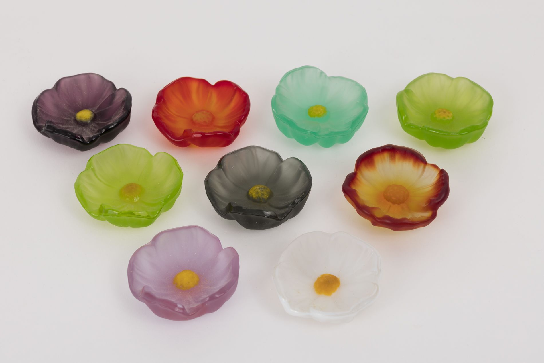 Null DAUM France 
Set of 9 glass paste paper-press flowers in different colors. &hellip;