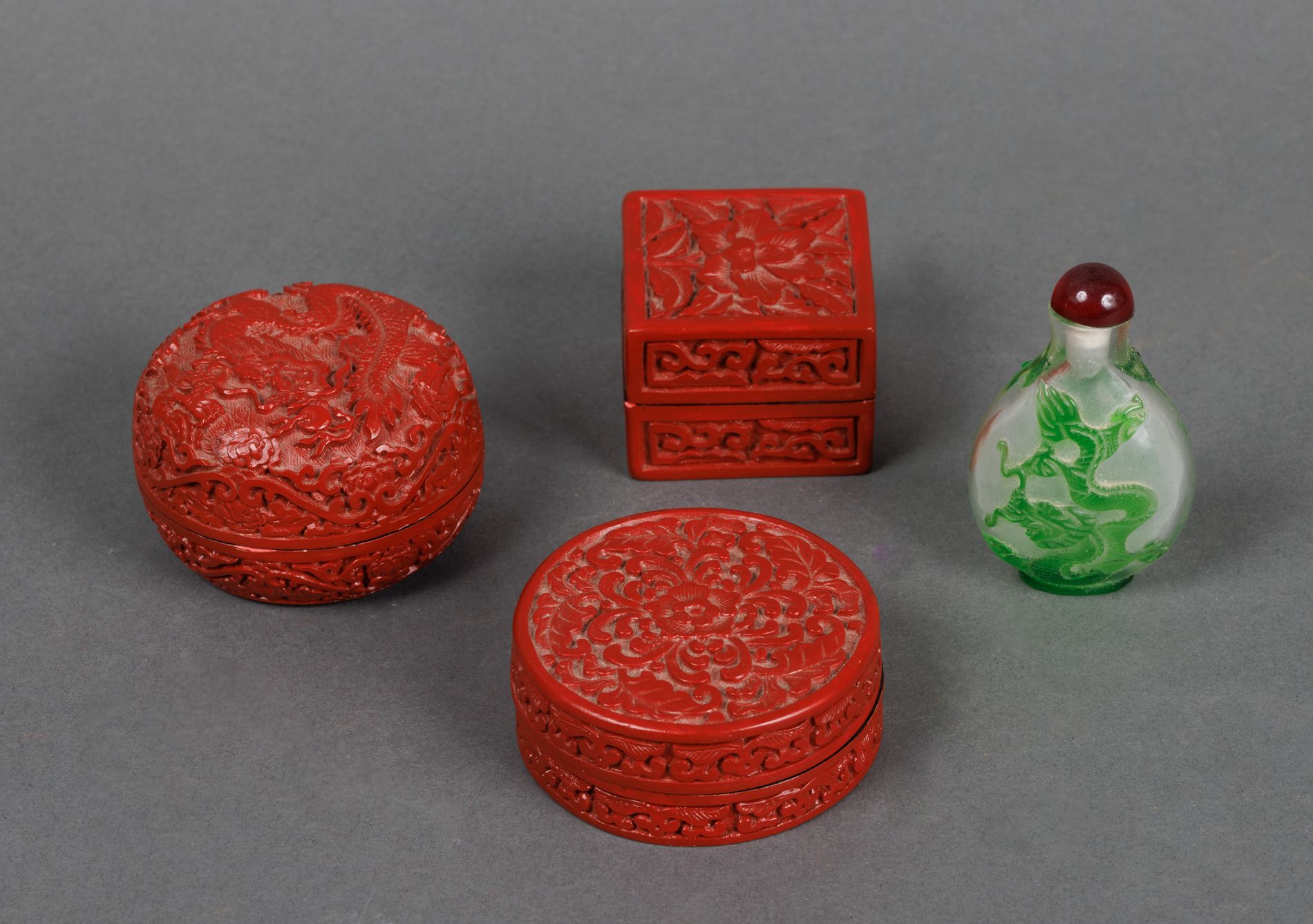 Null China 
Set comprising three red Chinese lacquer boxes, a green glass snuffb&hellip;