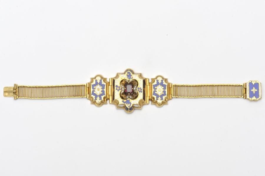 Null Bracelet en or jaune ajouré, composé de trois éléments en or émaillé bleu e&hellip;