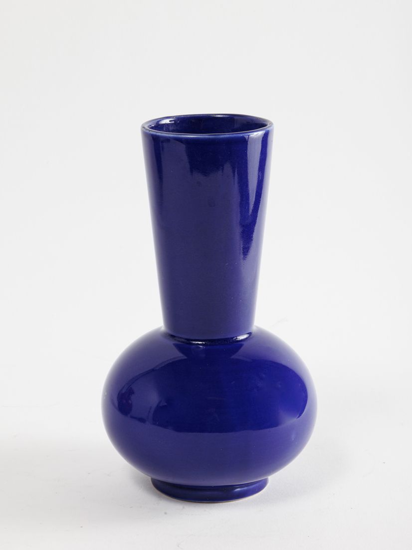 Null China, 20. Jahrhundert
Vase mit niedrigem, kugelförmigem Bauch und hohem Ha&hellip;