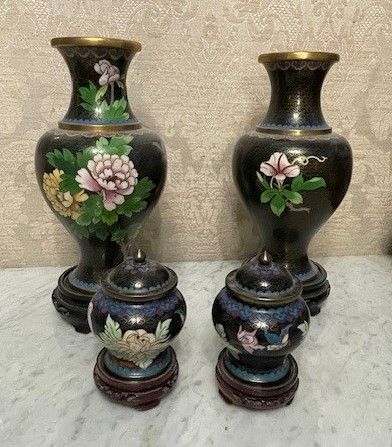 Null Chine 
Lot comprenant : Paire de vases balustres en cloisonné, et une paire&hellip;
