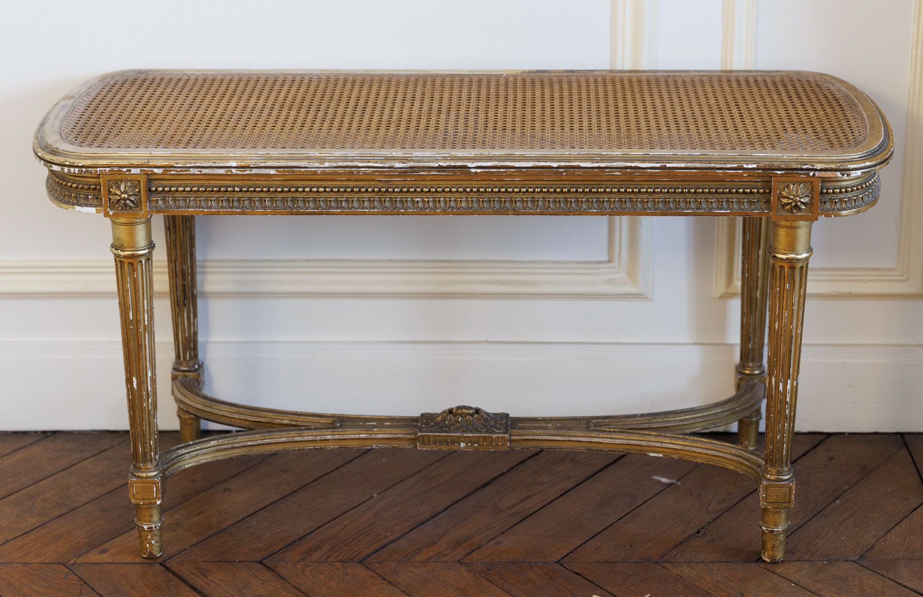 Null Oblong caned bench in carved and gilded wood, decorated with rows of pearls&hellip;