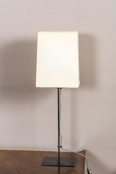 Christian LIAIGRE (né en 1945) Paire de lampe modèle Acier Papier et fer forgé H&hellip;