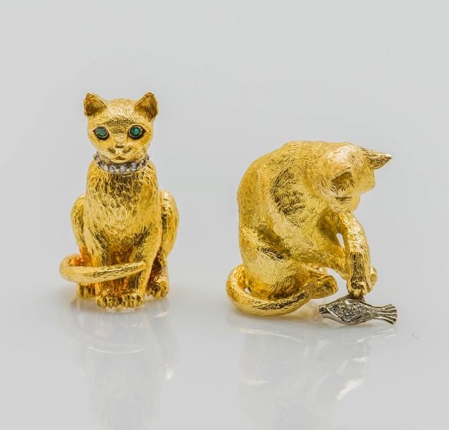 TIFFANY & CO Paire de petites broches chat en or jaune 18 carats (750 millièmes)&hellip;