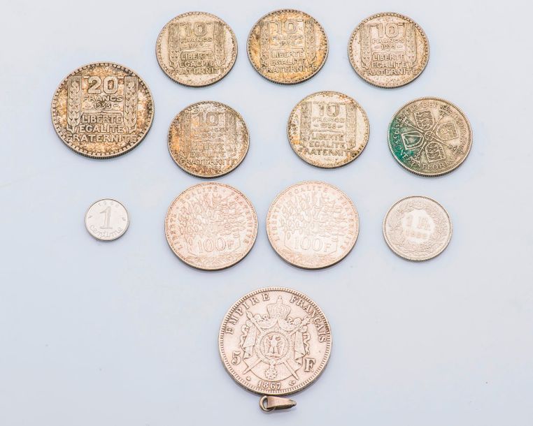 Null Lot composé de :

- une pièce de 20 francs argent 1933

- cinq pièces de 10&hellip;