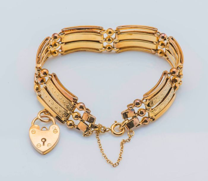 Null Bracelet articulé en or jaune 9 carats (375 millièmes) à décor ciselé et re&hellip;