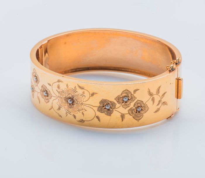 Null Large bracelet jonc plat en or jaune 18 carats (750 millièmes) ciselé d’un &hellip;