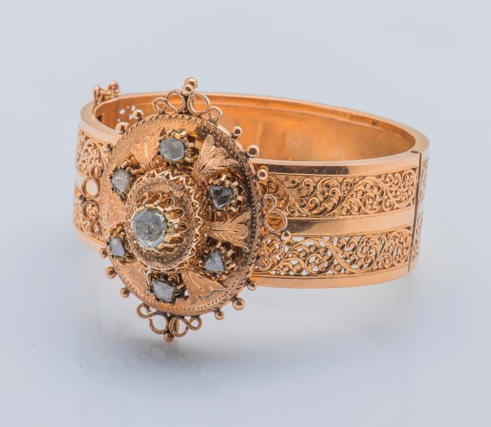 Null Bracelet large jonc en or jaune 18 carats (750 millièmes) à décor d’arabesq&hellip;