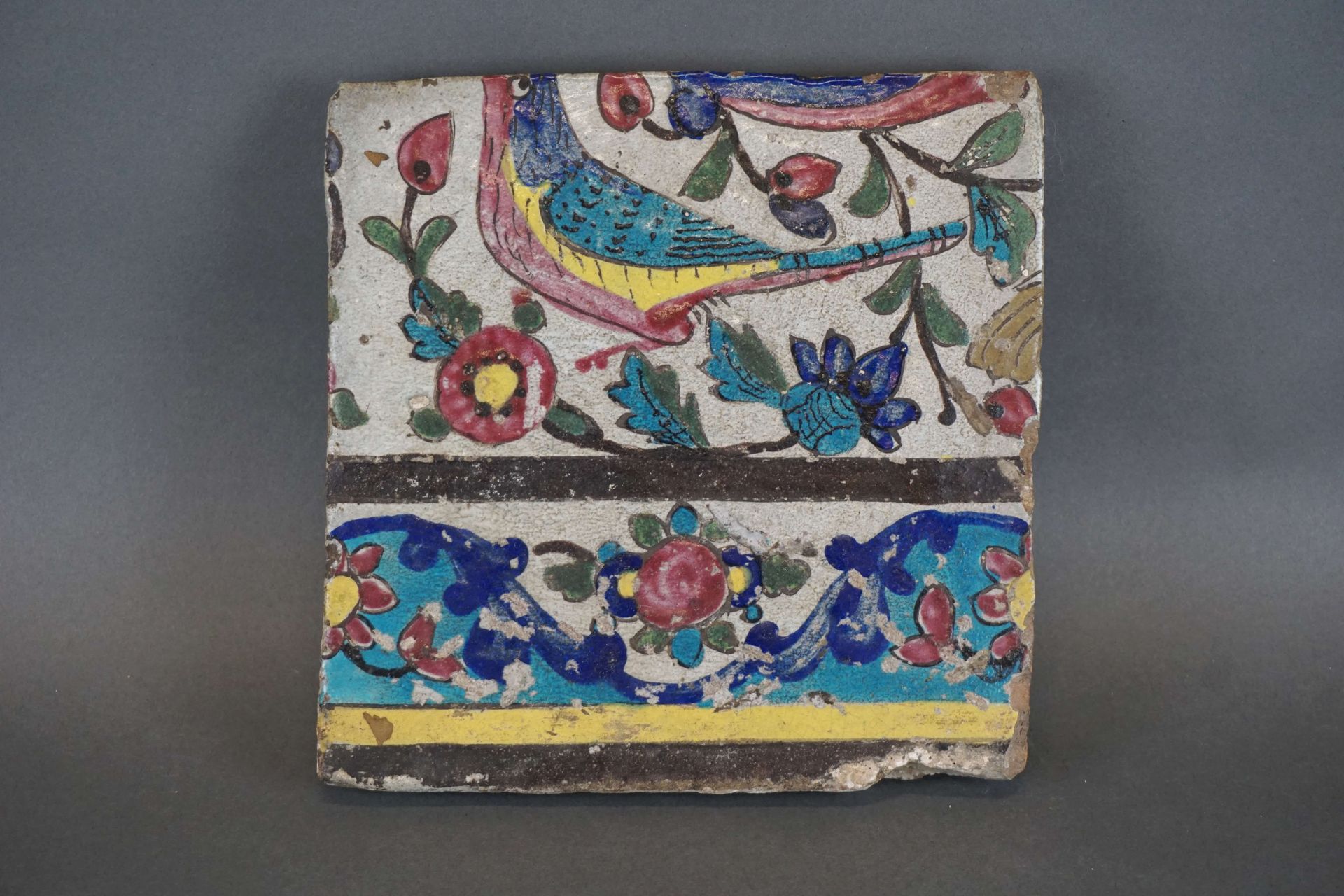 Null Irán. Azulejos de cerámica policromada. Accidentes. 20x20 cm