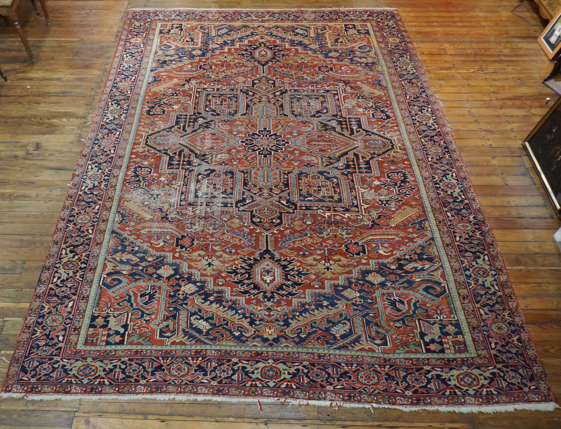 Null Heriz carpet. Worn. 335 cm x 473 cm