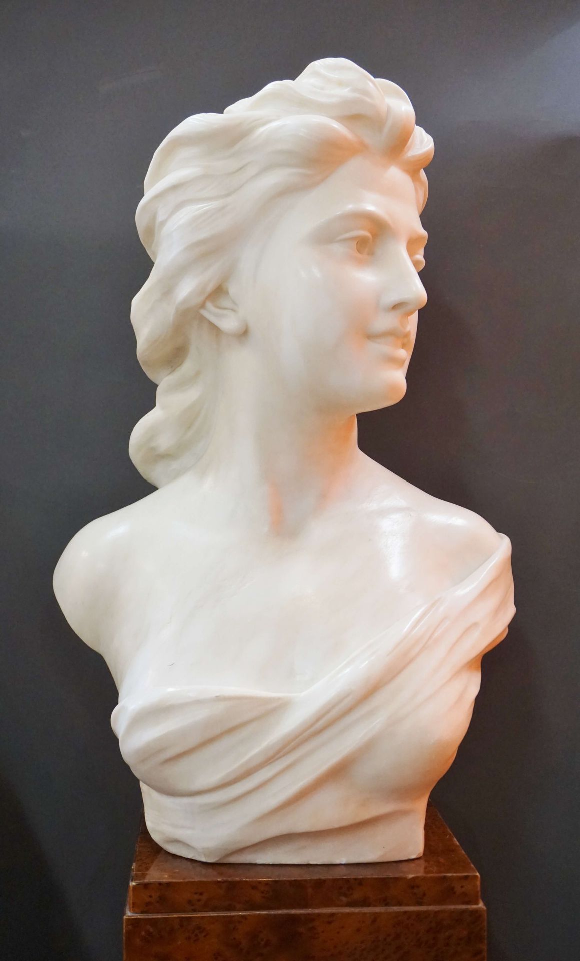 LAMBEAUX Jef (1852-1908) Busto di una giovane ragazza in marmo firmato Jef Lambe&hellip;
