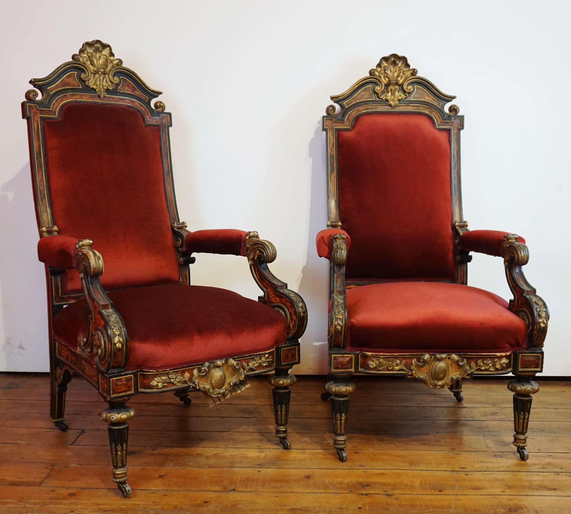 Null Paire de fauteuils Napoléon III en bois noirci doré et peint en imitation é&hellip;