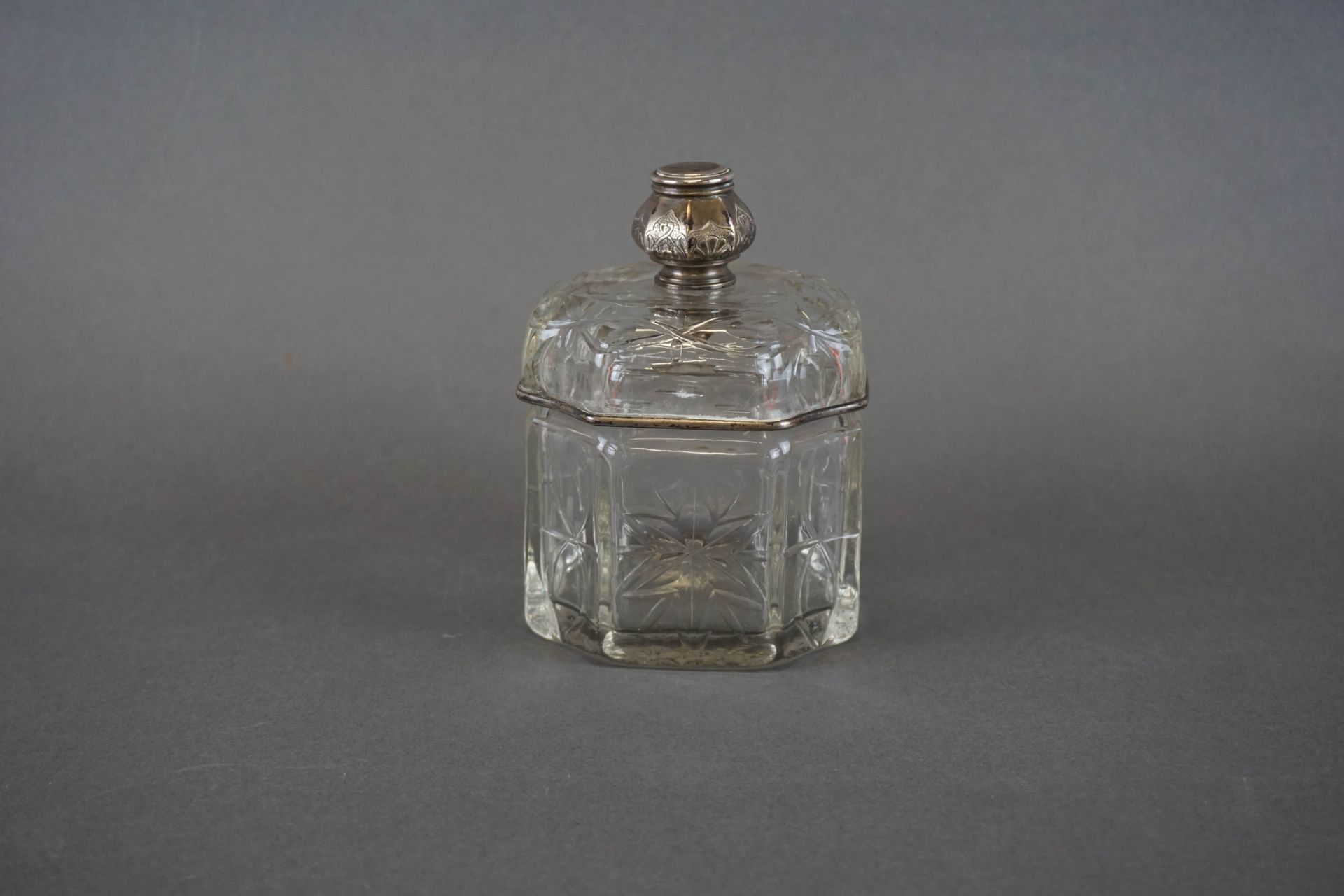 Null Candy box in glass and silver. House Matelot in Liege. H : 13 cm