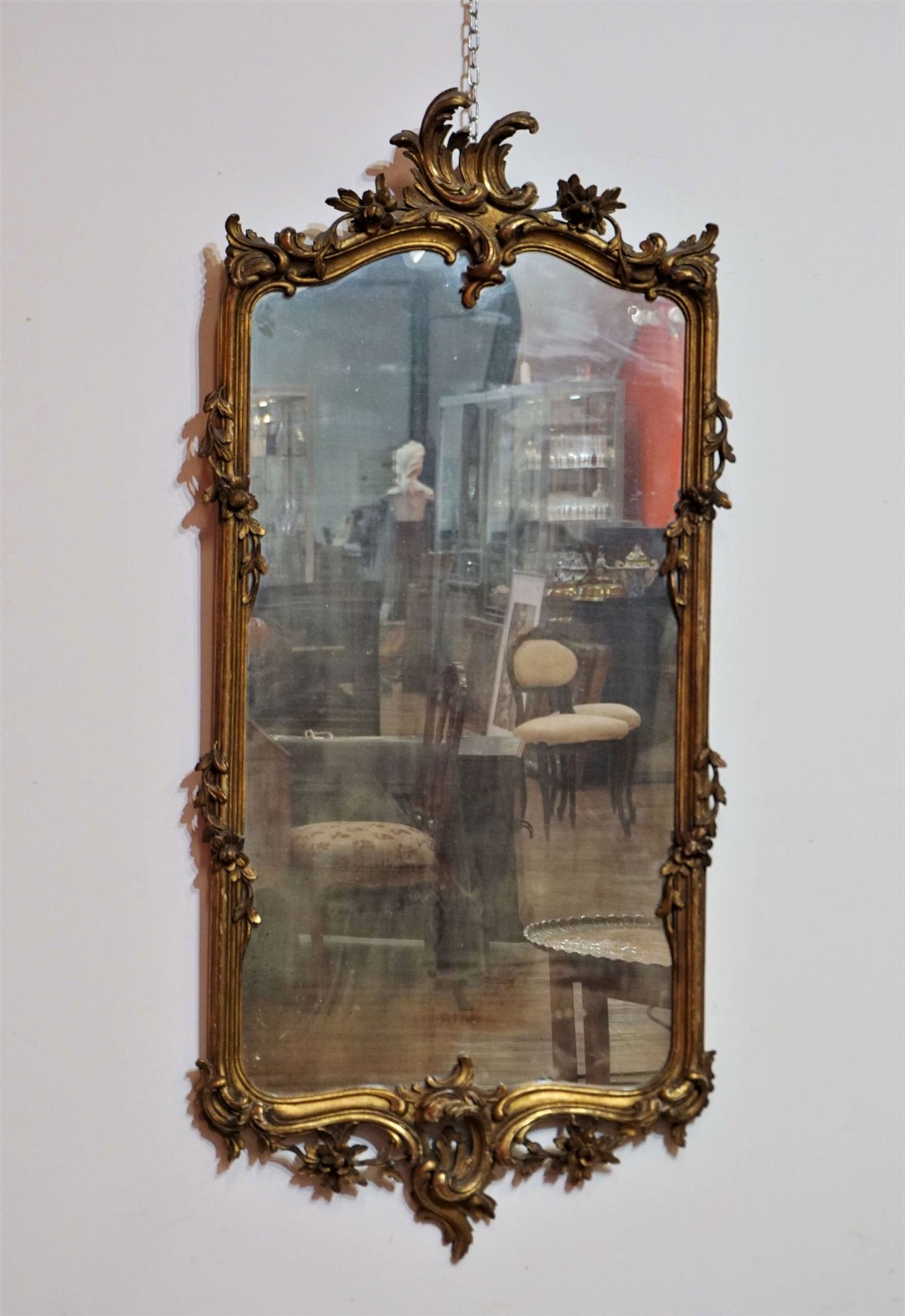 Null Miroir en bois sculpté doré. 127x60 cm