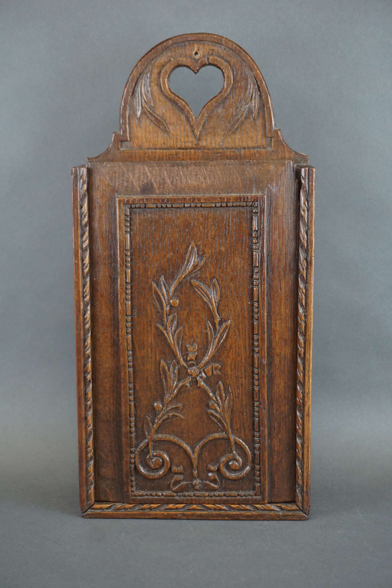 Null Malette en bois sculpté d'époque Louis XVI. 40x20 cm