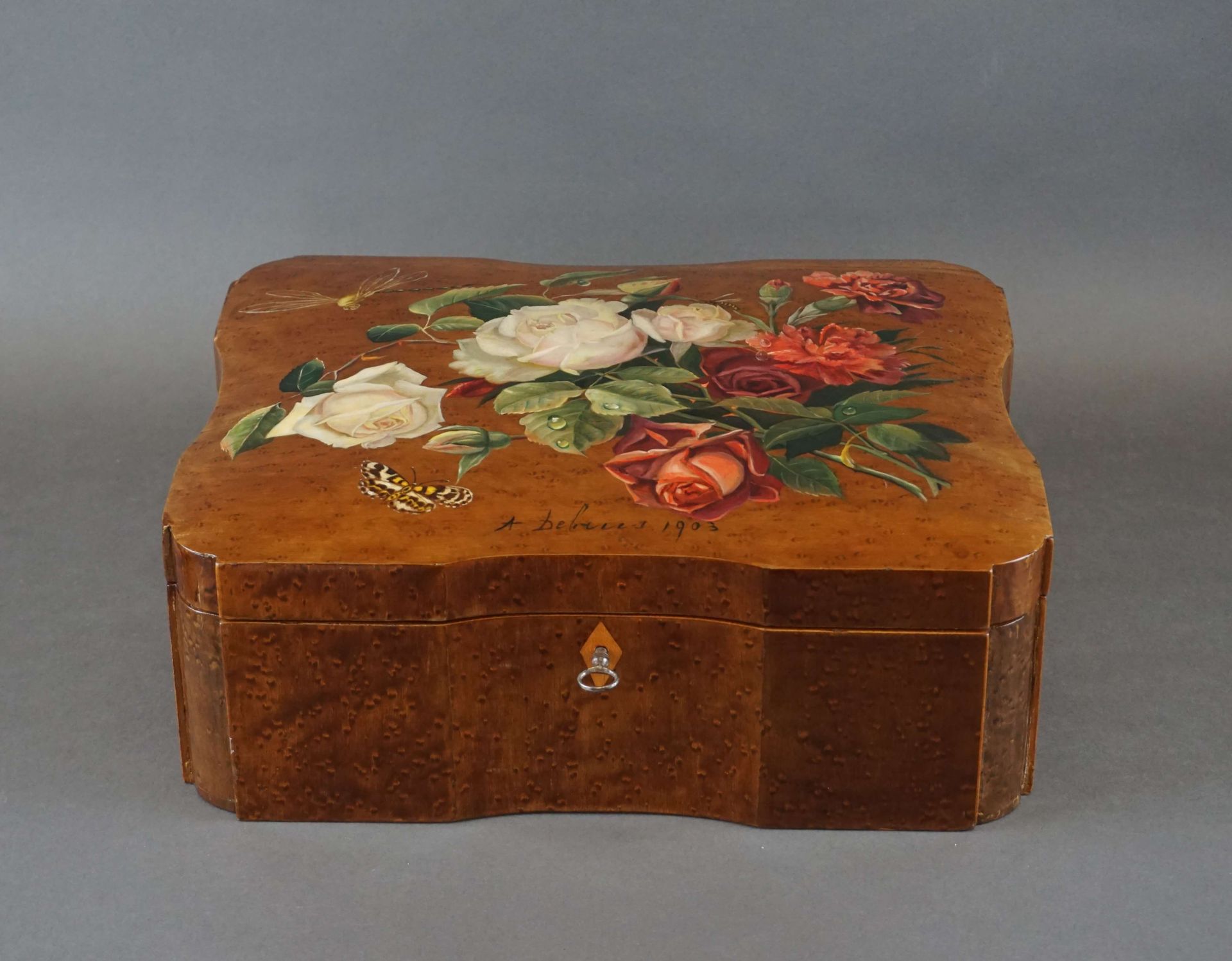 DEBRUS Alexandre (1843-1905) Grande scatola di legno di Spa firmata A. Debrus e &hellip;