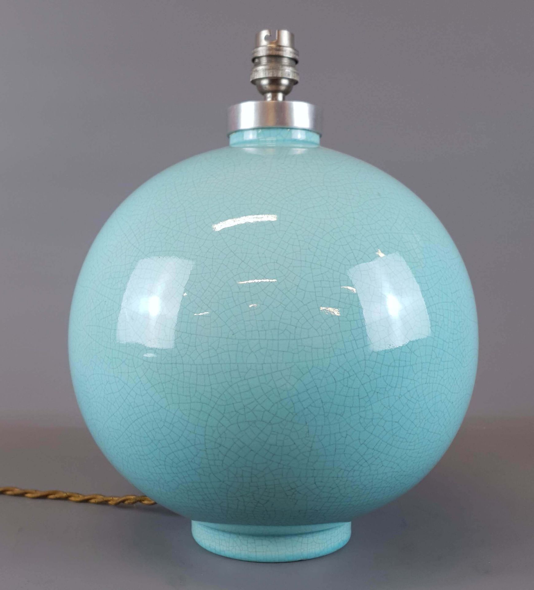 Null Art-Deco-Kugellampenfuß aus krakelierter Keramik. H: 30 cm D: +- 23 cm