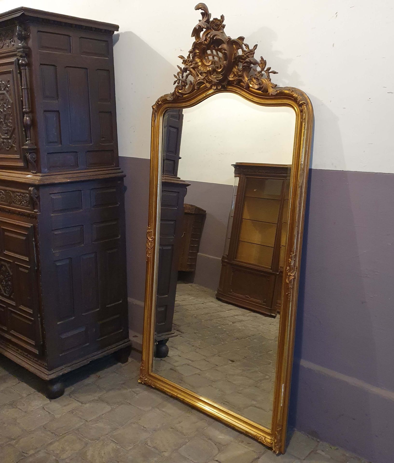 Null Miroir de style Louis XV en stuc doré. 206x100 cm