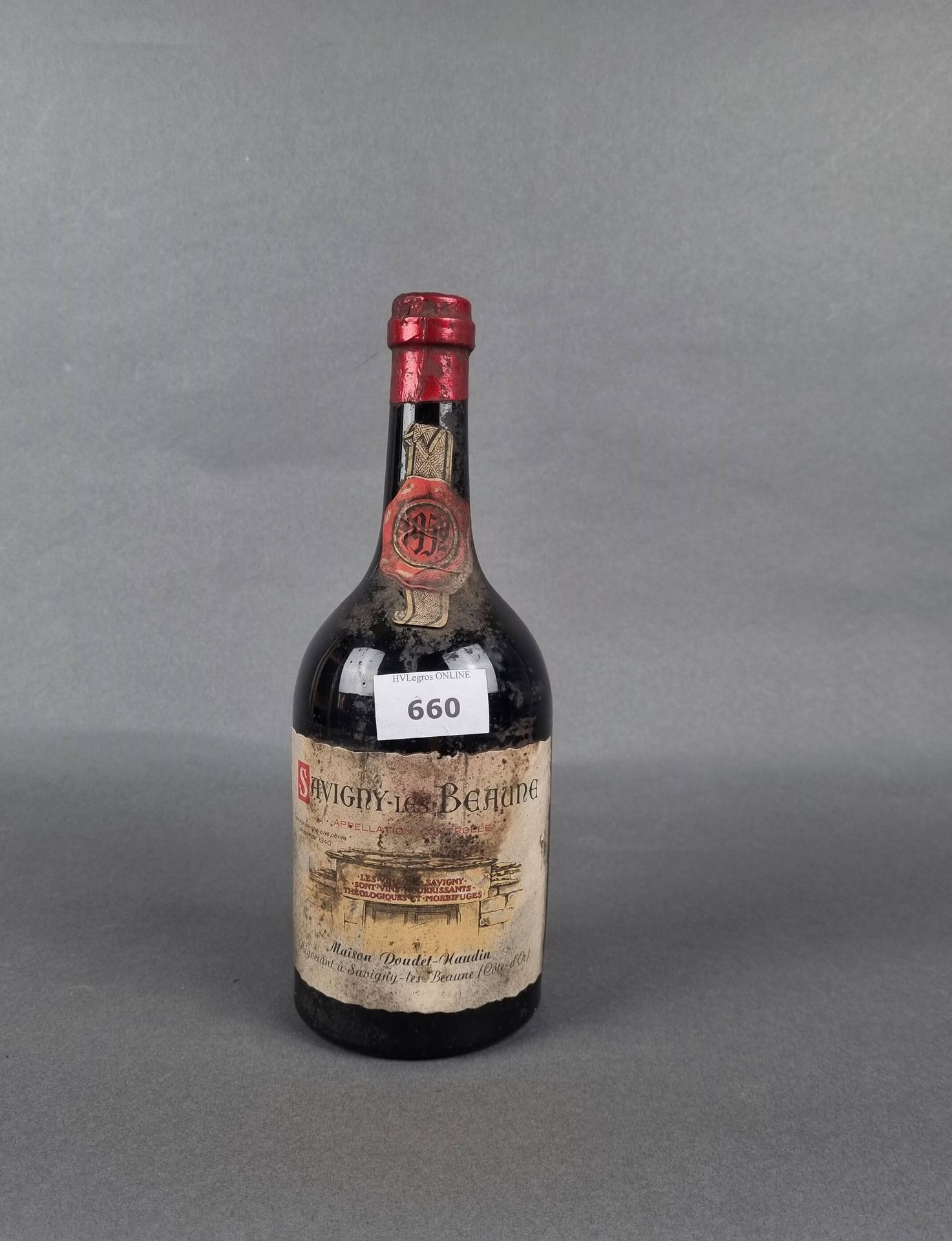 Null 1 bottle of Savigny-Les-Beaune 1952