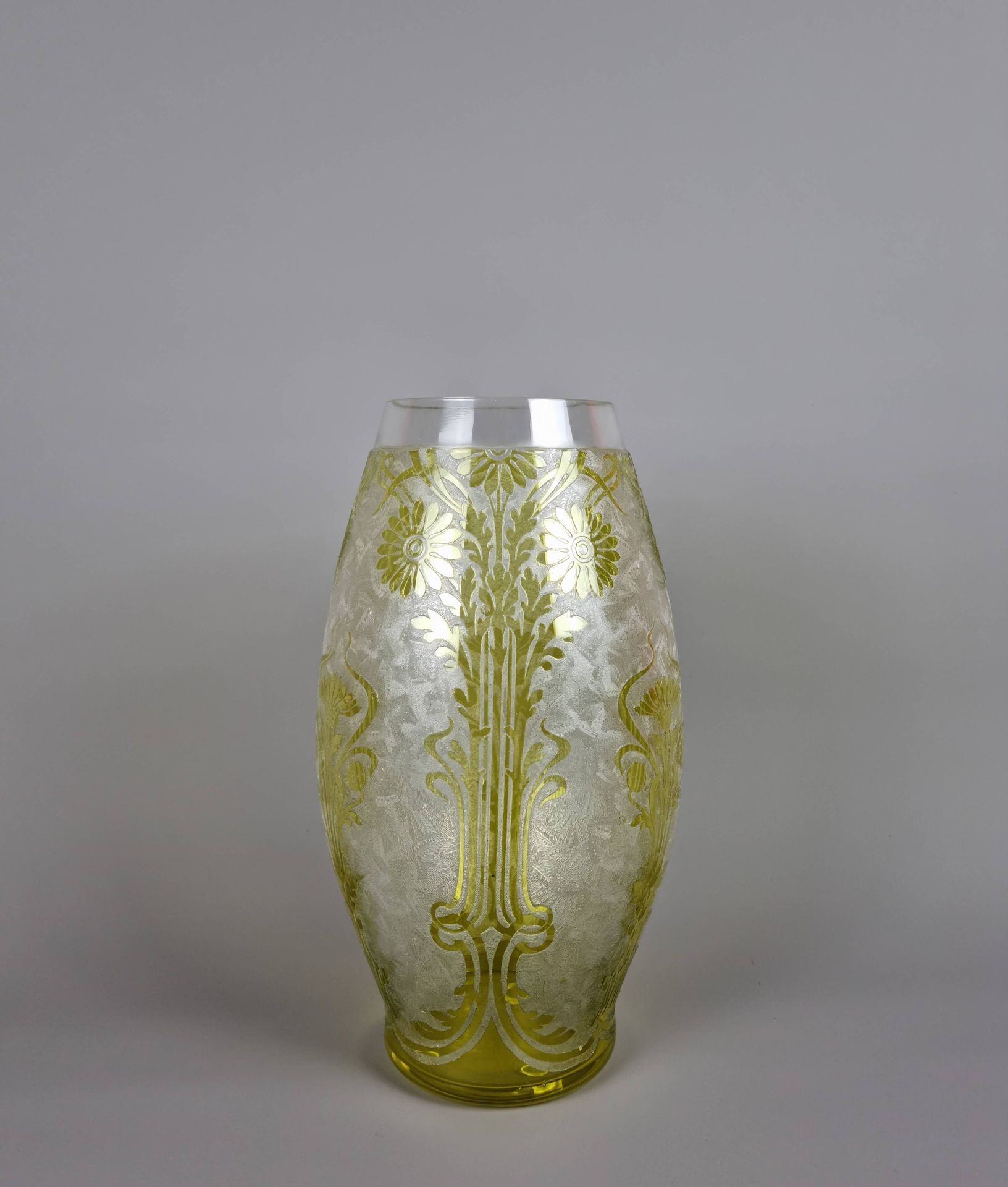 Vaso in cristallo Art Nouveau Baccarat con decorazione floreale. H : 30 cm