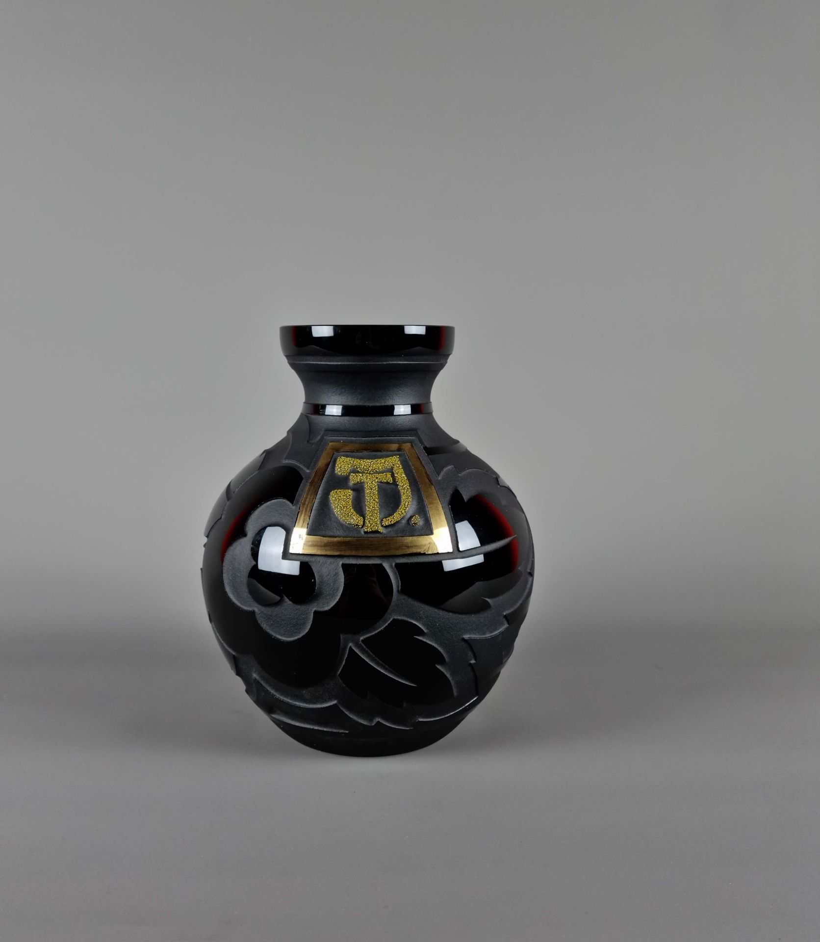 BERNARD Paul (1935-1992) Scailmont. Vase Art déco signé Paul Bernard. H : 22 cm