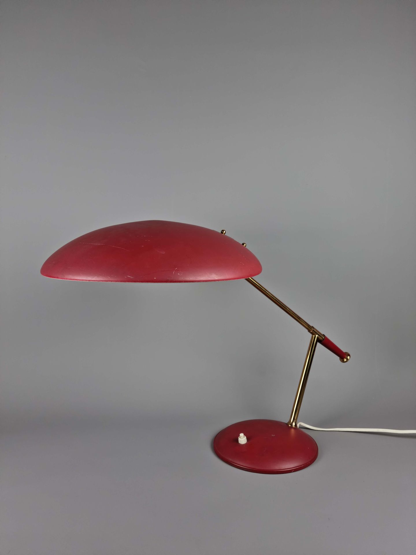Null Lámpara de mesa de metal lacado. 1950's. D : 34 cm