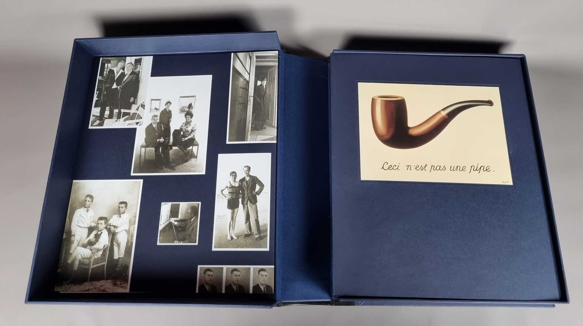 Null Magritte. Blue box, édition de luxe conçue par Ronny Van de Velde. Exemplai&hellip;