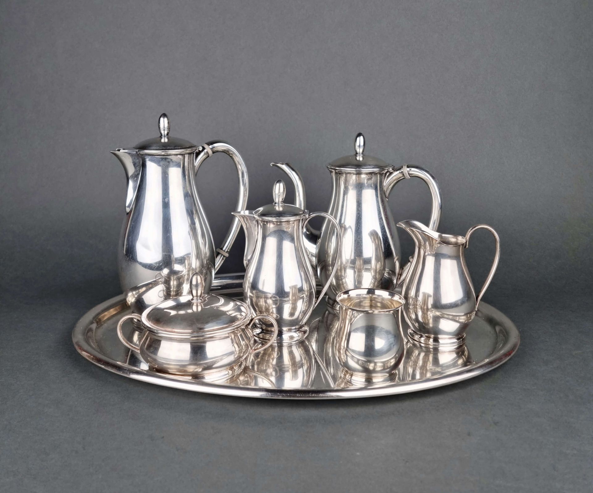 Null Tee- und Kaffeeservice aus Silber. Bruttogewicht: 1900 gr