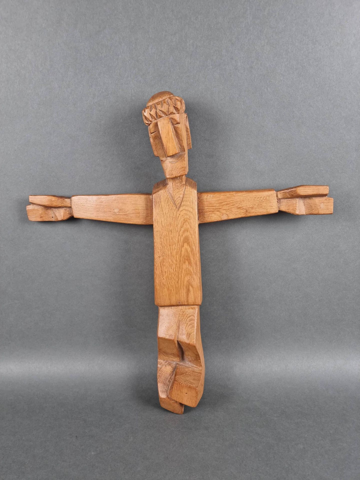 PLEYERS Jean (1914-1999) 雕刻的橡木基督，署名J.Pleyers。高：41厘米，宽：40厘米