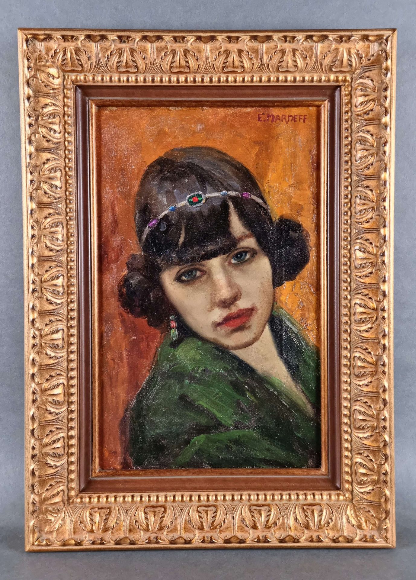 MARNEFFE Ernest (1866-1921) 签名为E.Marneff的布面油画《年轻女子的肖像》。40x25厘米