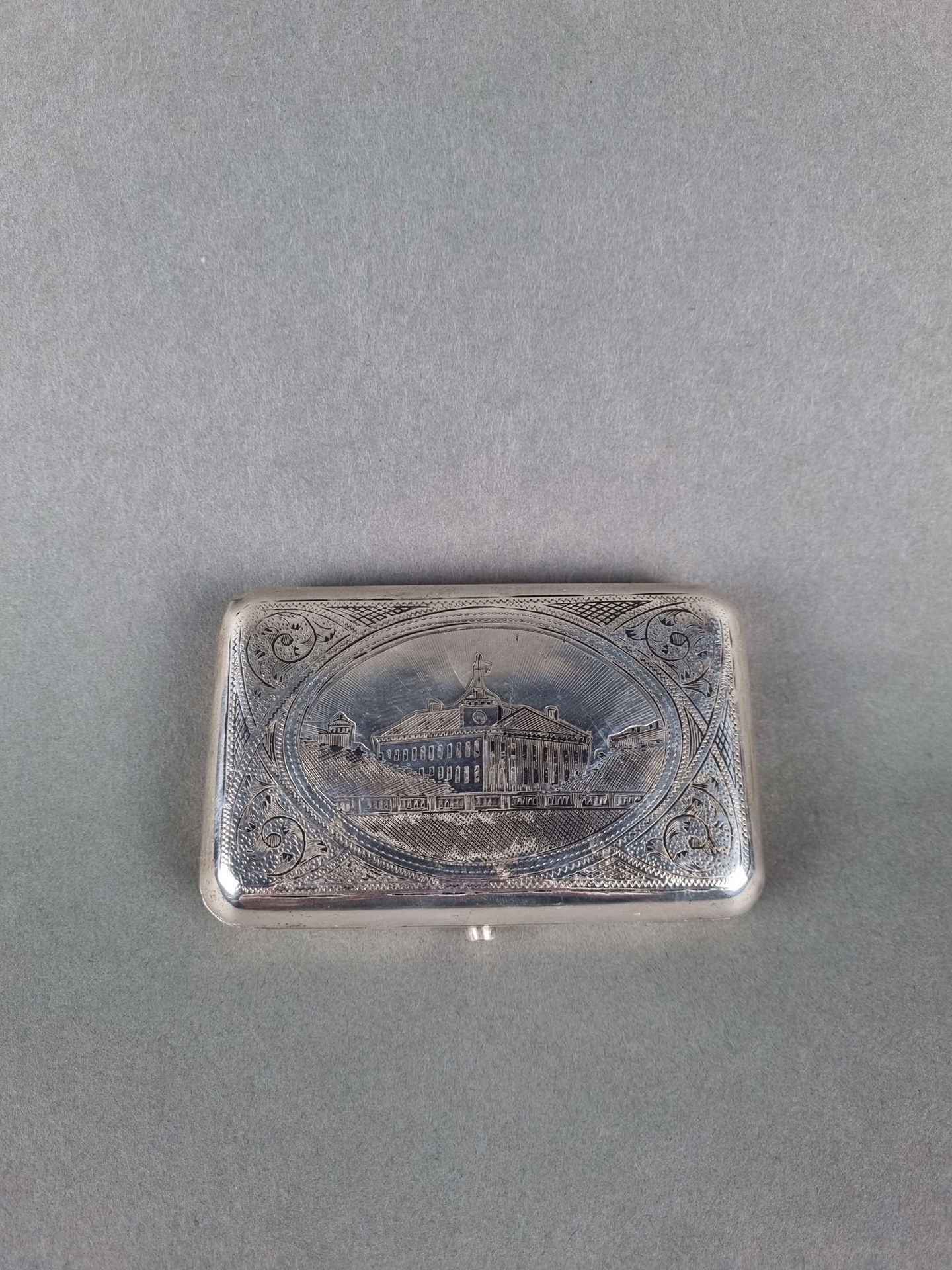 Null Gravierte Dose aus Silber, Moskauer Stempel. 10x6x2 cm