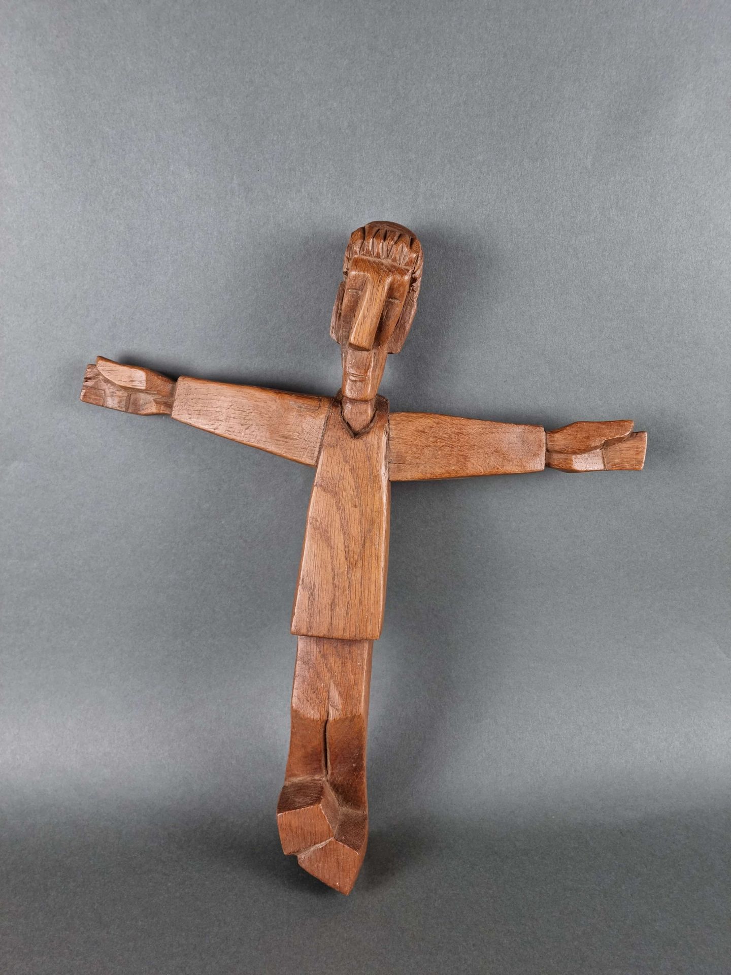 PLEYERS Jean (1914-1999) 署名为让-普利耶斯的木雕基督。高：43厘米，宽：40厘米