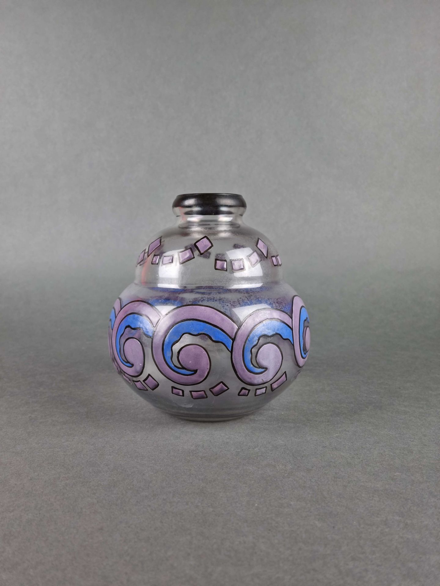 MAIRESSE Léon (1903-1985) 签名为L.Mairesse Vercentre的带几何装饰的花瓶。颈部有伤痕。高：17厘米