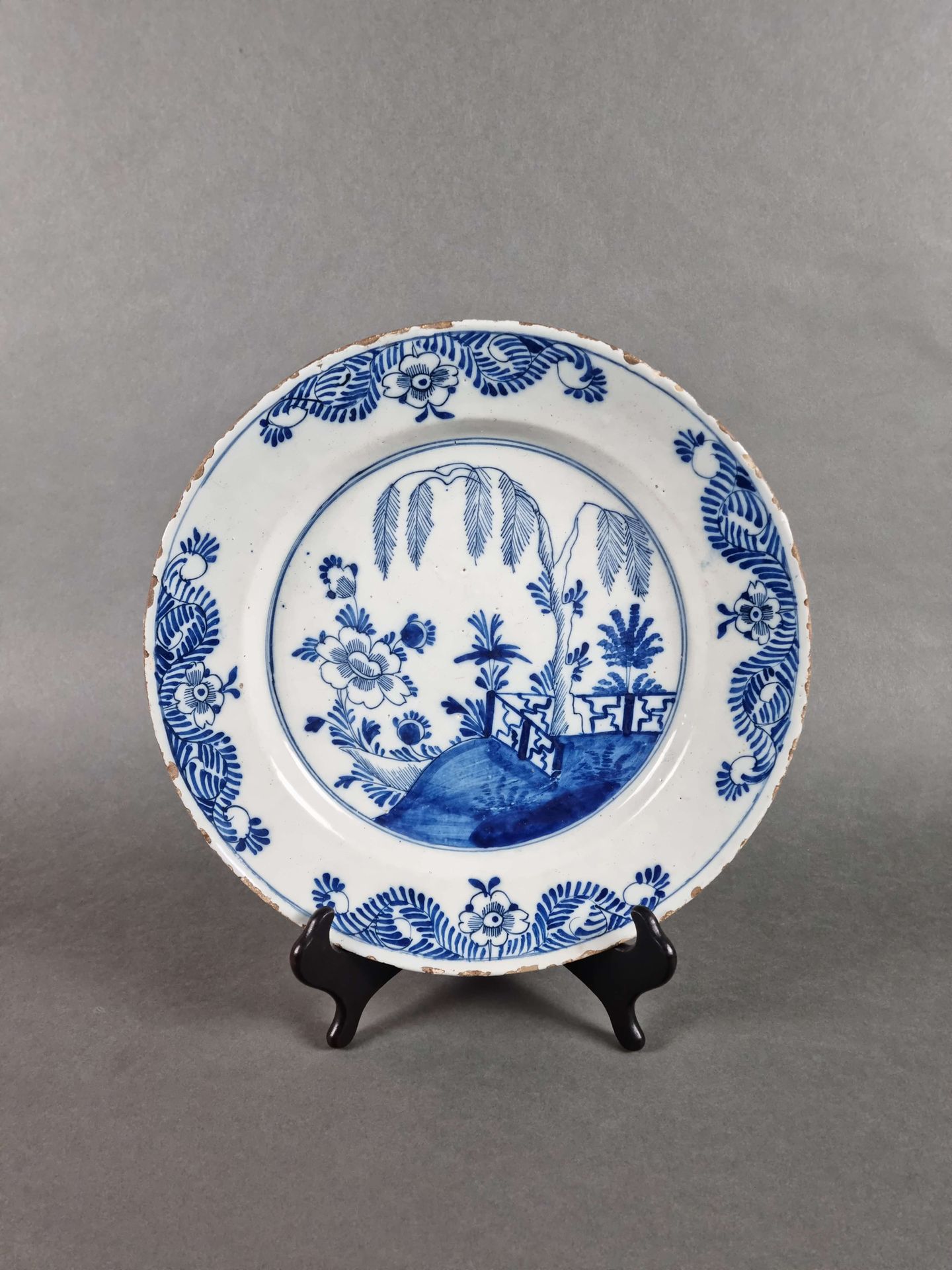 Null Plate in earthenware of Delft. D : 30 cm