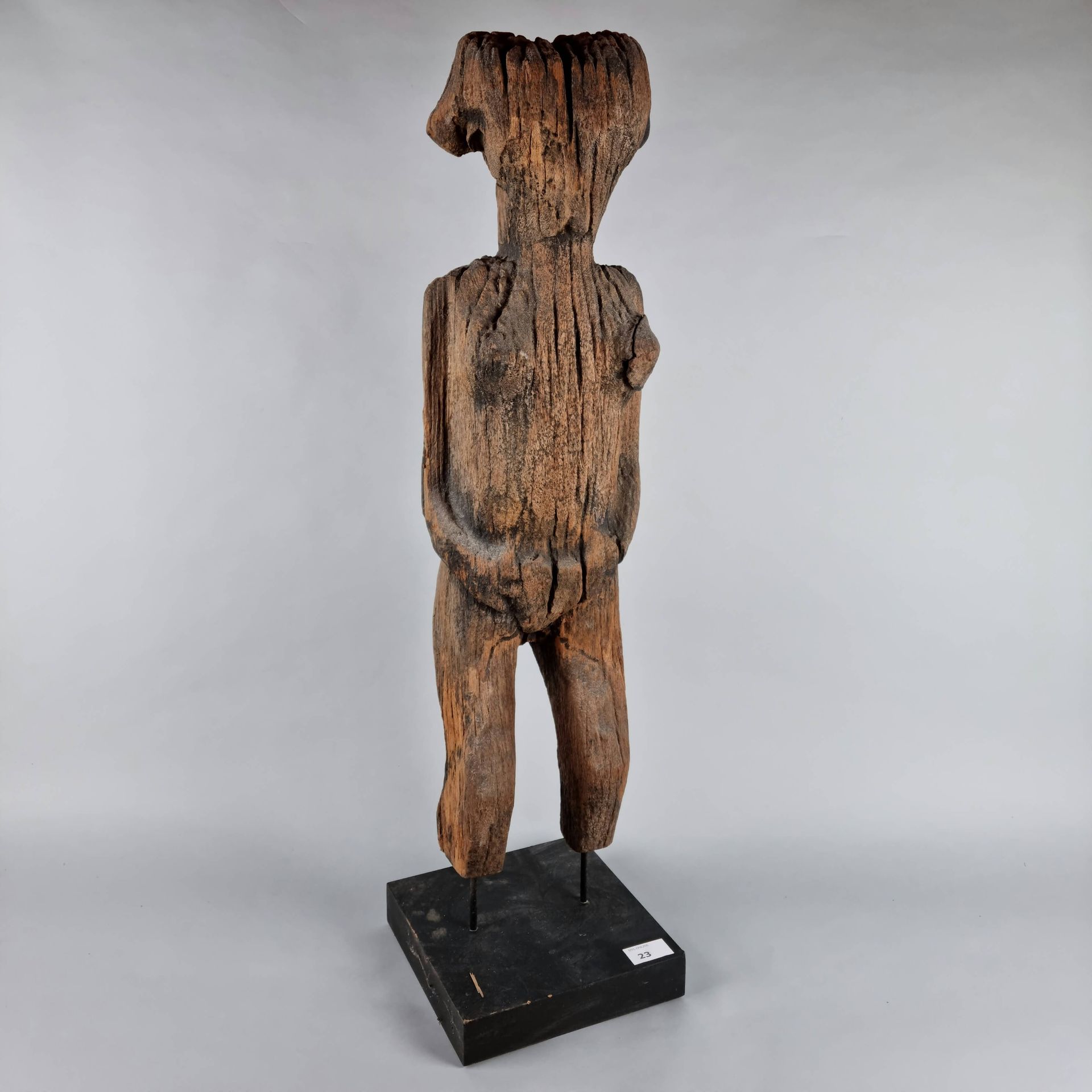 Null Malagasy statue. H : 70 cm