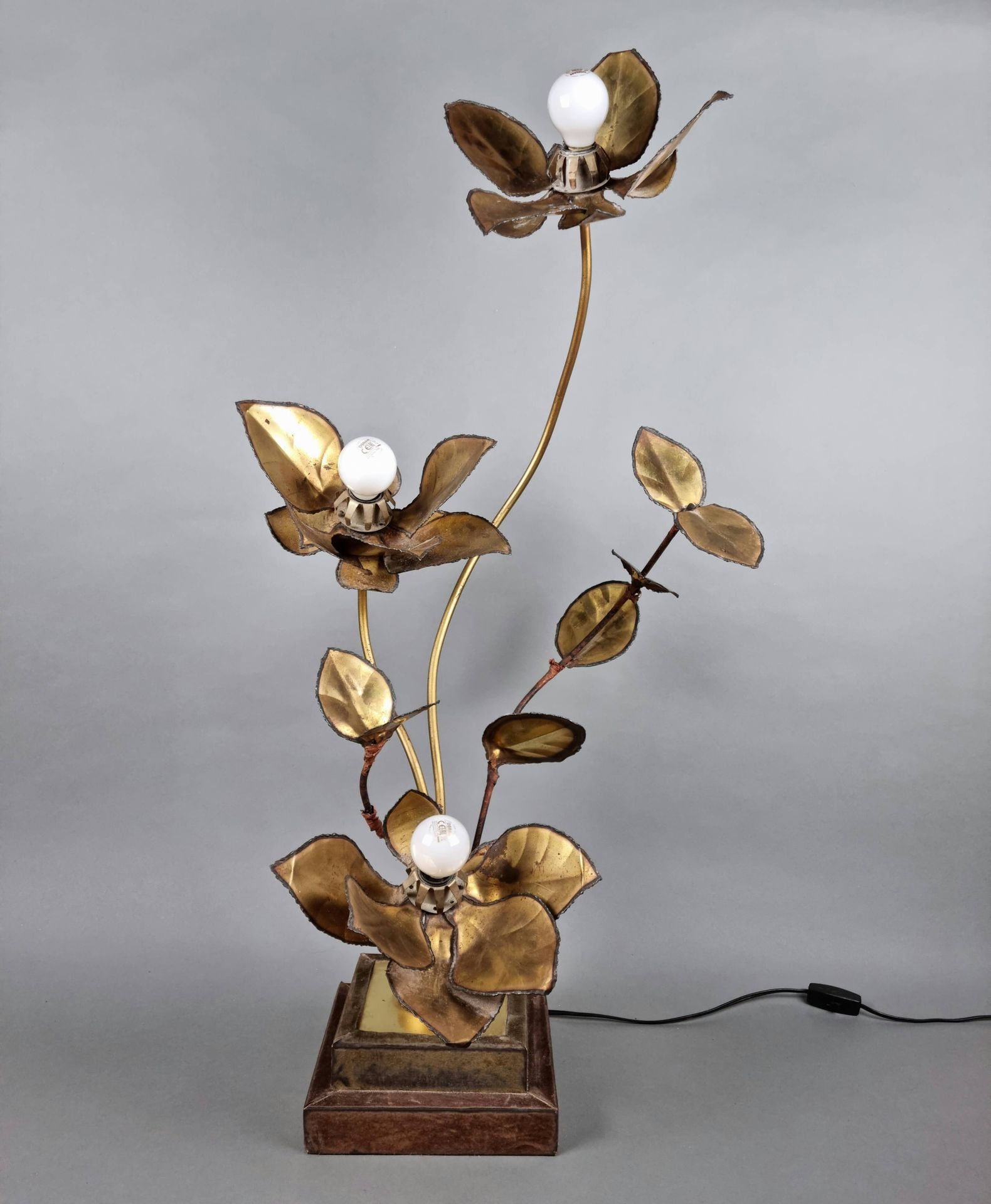 Null Richard & Isabelle Faure (attributed to). Metal and brass floor lamp featur&hellip;