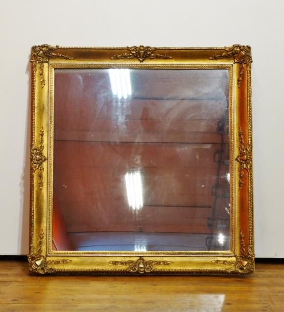 Null Miroir en stuc doré. 98x93 cm