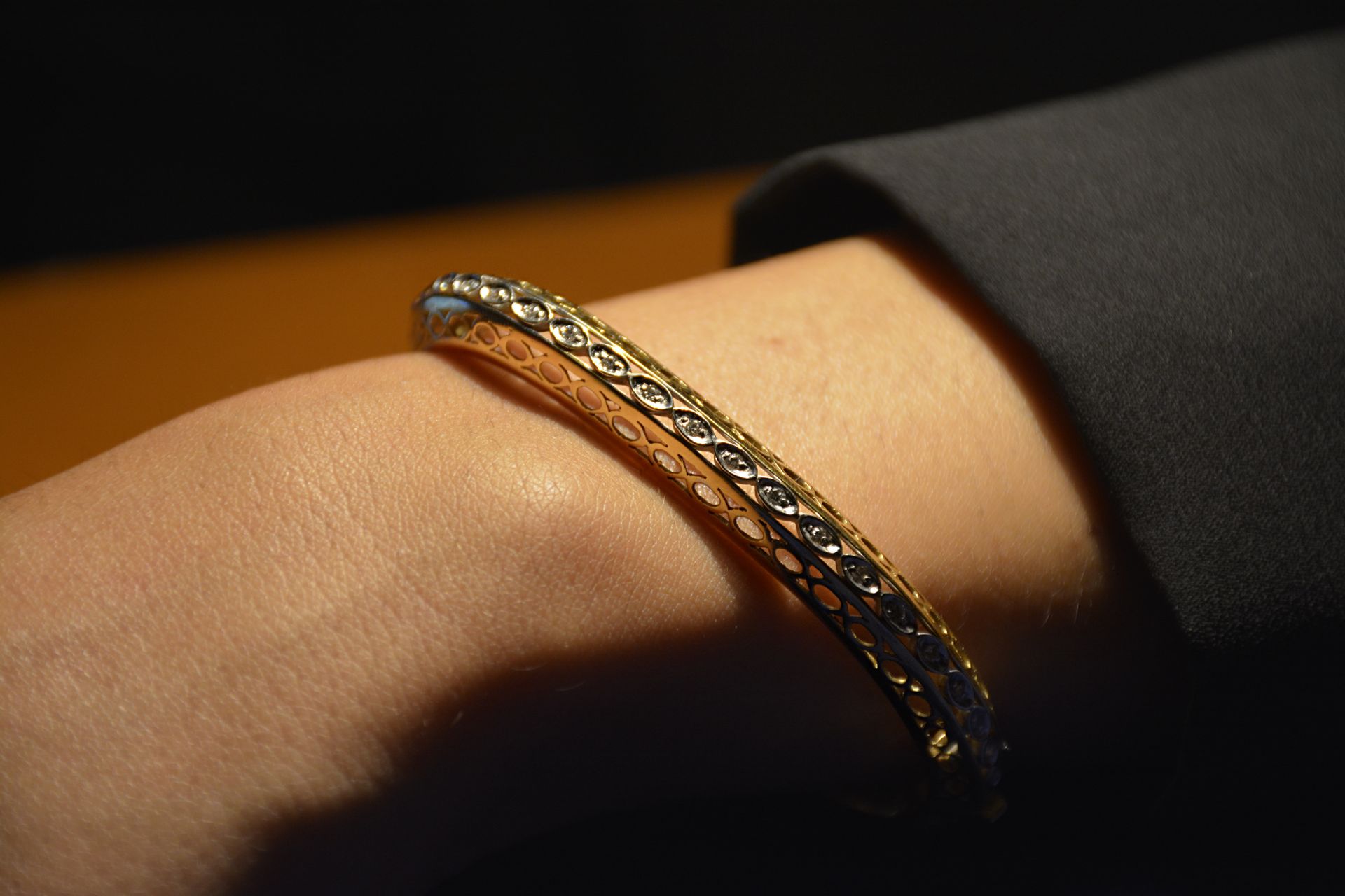 Null Bracelet en or jaune 18kt avec diamants, pesant environ 0,20 ct. Poids tota&hellip;