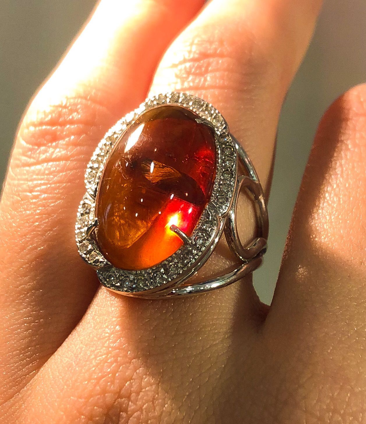 Null 18 kt gold ring with amber and diamonds. Diamonds weighing . About 0.30 ct.&hellip;