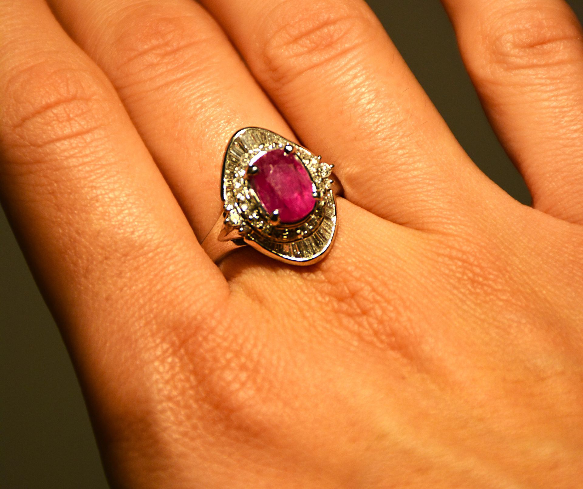 Null 
Platinum ring with Burma ruby ​​of 2,28 ct. Measure 14. IGN Certificate GI&hellip;