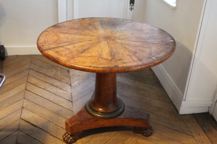 Guéridon WERNER époque Restauration WERNER pedestal table, walnut and burl venee&hellip;