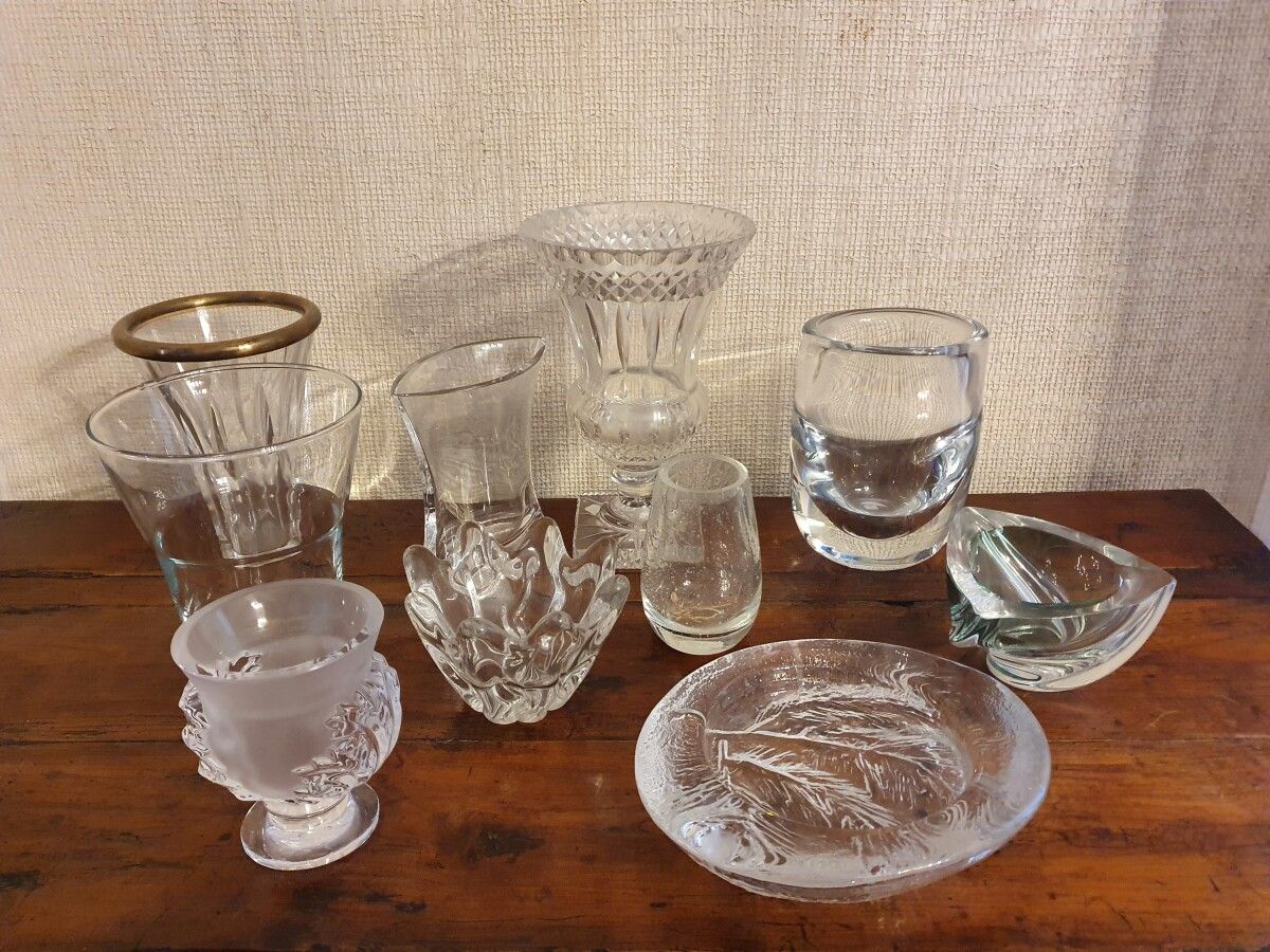 Null Lot de VERRERIE :

Goran WARFF, Kosta. Vase à corps aplati en épais cristal&hellip;