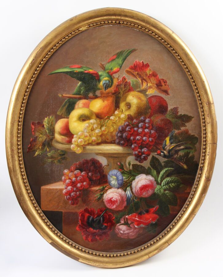 Null 19世纪下半叶的法国学校

静物画中的果篮、花和鸟的夹板

两幅布面油画，椭圆

修复和一个有弱点的帆布

高度82厘米 - 宽度65厘米