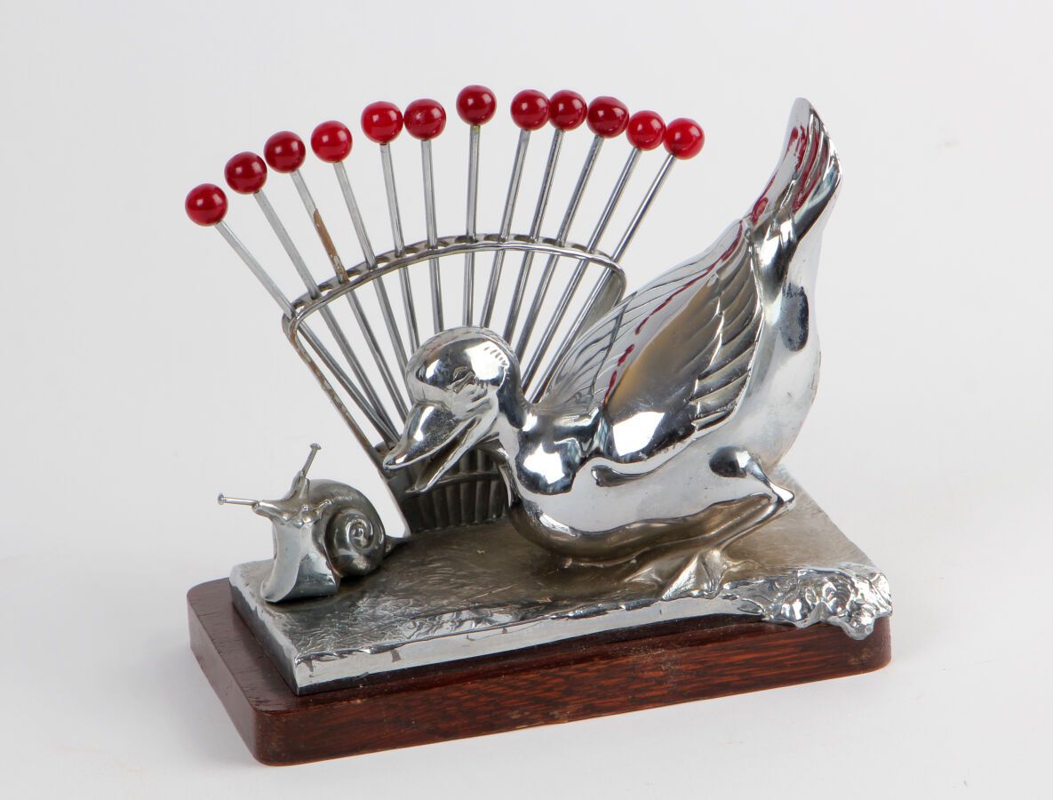 Null 本杰明-拉比尔(1869-1939)

银色构图的 GROUP，代表鸭子Gédéon在一只有红色球螺钉的蜗牛面前。

在露台上签名。

高10厘米 -&hellip;