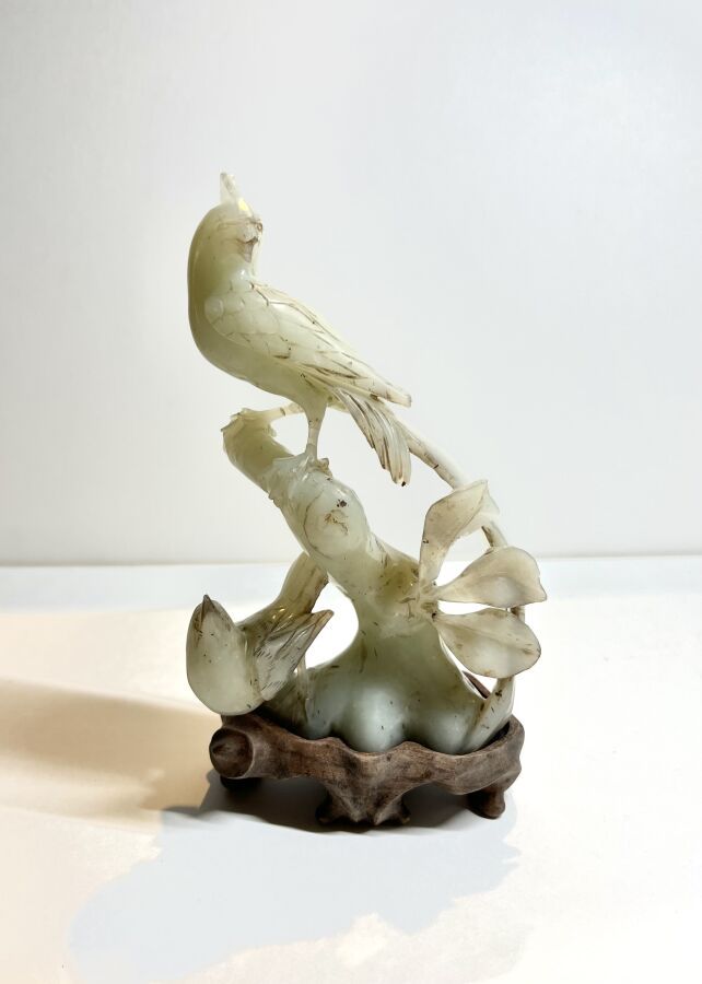 Null 代表两只鸟的硬石头雕像。
中国，20世纪
小的事故和缺失的部分
高17,5厘米